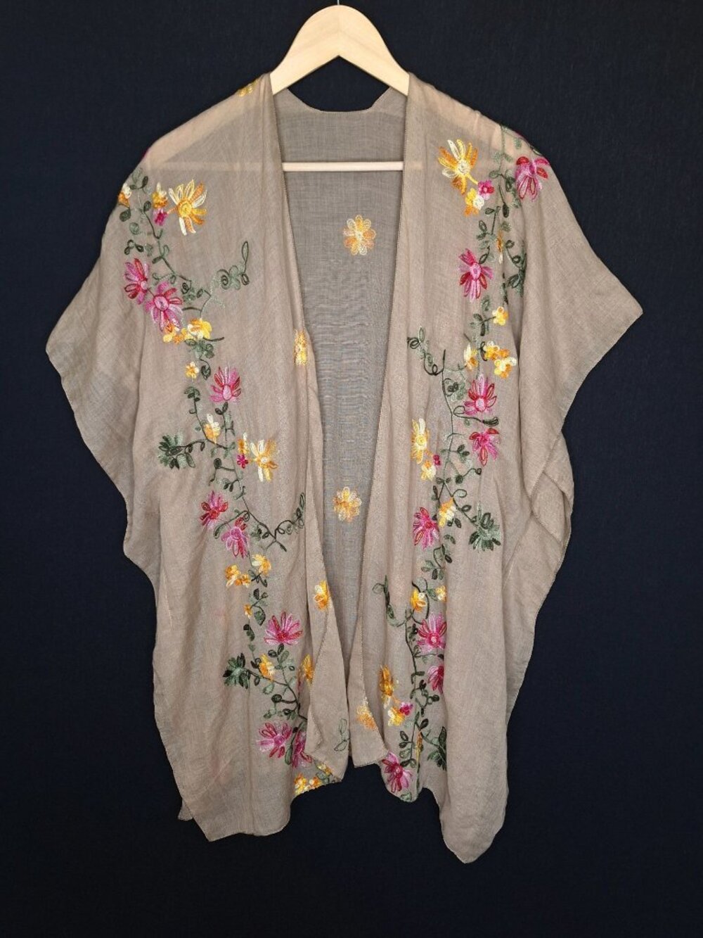 💙 Floral Embroidered Boho Kimono Cardigan Cover Up Size 2X/3X Taupe - Picture 7 of 7